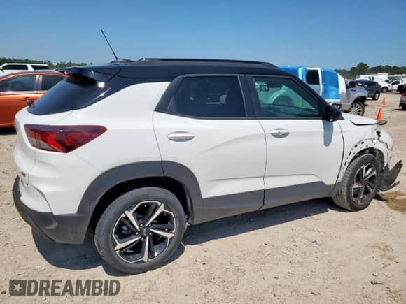 2022 Chevrolet TrailBlazer RS with VIN KL79MTSL2NB021123, listed as a Copart auction lot 80139715 with 32,852 mi miles and Salvage title. Bid and sale history available at DreamBid. Image 3.
