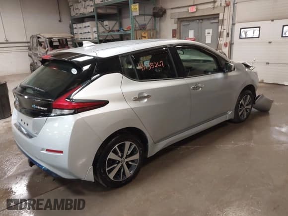 ✅ 2022 Nissan LEAF S Plus • VIN: 1N4BZ1BV6NC553003 • Lot: 43135267. Wystawiony na IAAI z przebiegiem 81 571 mil. Bezpłatny archiwum sprzedaży aukcyjnych z USA i szczegółowy raport historii pojazdu na DreamBid. Zdjęcie 4.