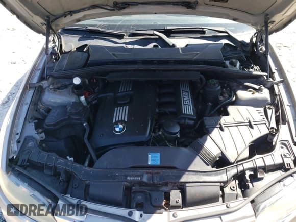 ✅ 2010 BMW 1 Series 128i • VIN: WBAUL7C55AVJ77587 • Lot: 80278305. Wystawiony na Copart z przebiegiem 223 260 mil. Bezpłatny archiwum sprzedaży aukcyjnych z USA i szczegółowy raport historii pojazdu na DreamBid. Zdjęcie 11.