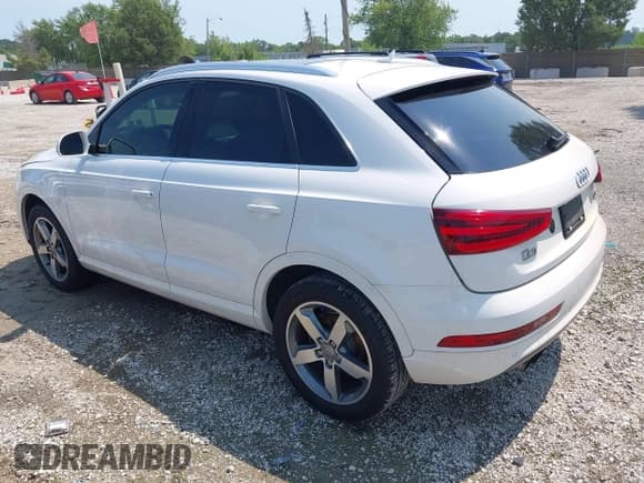 ✅ 2015 Audi Q3 Prestige • VIN: WA1GFCFSXFR004918 • Lot: 42861122. Listed on IAAI with 118,316 mi. Free auction sales archive from the USA and detailed vehicle history report at DreamBid. Image 3.