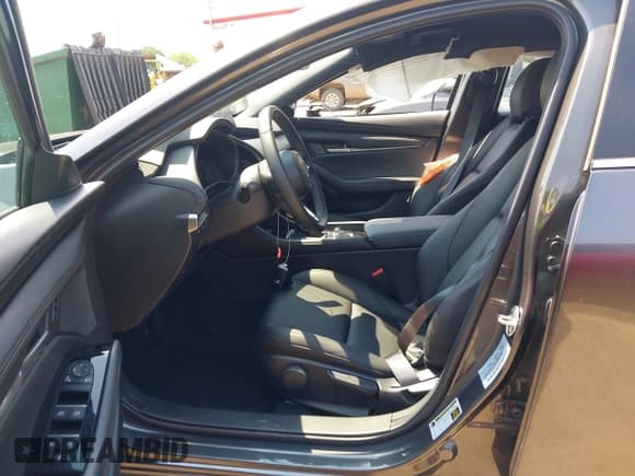 ✅ 2025 Mazda 3 S Select Sport • VIN: JM1BPAKM1S1763507 • Lot: 42461811. Wystawiony na IAAI z przebiegiem 798 mil. Bezpłatny archiwum sprzedaży aukcyjnych z USA i szczegółowy raport historii pojazdu na DreamBid. Zdjęcie 5.