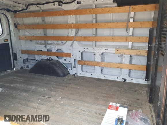 ✅ 2017 Ford Transit • VIN: 1FTYR1ZM3HKB09718 • Lot: 64148895. Wystawiony na Copart z przebiegiem 121 901 mil. Bezpłatny archiwum sprzedaży aukcyjnych z USA i szczegółowy raport historii pojazdu na DreamBid. Zdjęcie 11.