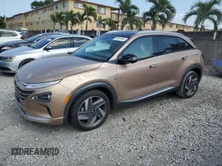 ✅ 2020 Hyundai NEXO Limited • VIN: KM8J84A69LU007979 • Лот: 53657845. Опубликован ранее на Copart с пробегом 21 733 миль. Бесплатный доступ к архиву аукционных продаж из США и подробный отчёт об истории автомобиля на DreamBid. Изображение 1.