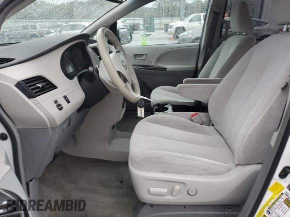 ✅ 2013 Toyota Sienna LE • VIN: 5TDKK3DC4DS343440 • Lot: 85775955. Listed on Copart with 181,115 mi. Free auction sales archive from the USA and detailed vehicle history report at DreamBid. Image 7.