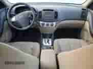 2010 Hyundai Elantra GLS z VIN KMHDU4AD7AU944883, wystawiony jako Copart lot #75029464 z przebiegiem Nie podano mil oraz Nie do naprawy • Non repairable. Historia ofert i sprzedaży dostępna na DreamBid. Obrazek 8.