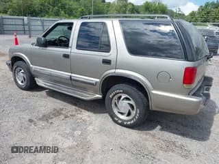 ✅ 2001 Chevrolet Blazer LT • VIN: 1GNDT13W112216256 • Lot: 43050693. Wystawiony na IAAI z przebiegiem 122 651 mil. Bezpłatny archiwum sprzedaży aukcyjnych z USA i szczegółowy raport historii pojazdu na DreamBid. Zdjęcie 3.