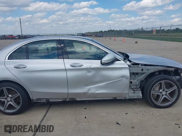 ✅ 2015 Mercedes-Benz C 300 • VIN: 55SWF4JBXFU064636 • Lot: 43307934. Listed on IAAI with 97,047 mi. Free auction sales archive from the USA and detailed vehicle history report at DreamBid. Image 6.