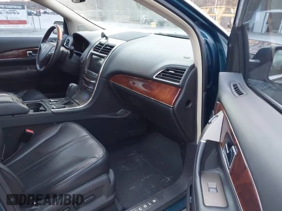 ✅ 2011 Lincoln MKX • VIN: 2LMDJ8JKXBBJ22654 • Lot: 43906940. Listed on IAAI with 174,699 mi. Free auction sales archive from the USA and detailed vehicle history report at DreamBid. Image 5.