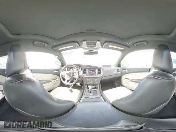 ✅ 2018 Dodge Charger R/T • VIN: 2C3CDXCT7JH237084 • Lot: 81502185. Wystawiony na Copart z przebiegiem 57 611 mil. Bezpłatny archiwum sprzedaży aukcyjnych z USA i szczegółowy raport historii pojazdu na DreamBid. Zdjęcie 15.