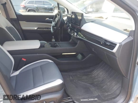 ✅ 2024 Honda Prologue Touring • VIN: 3GPKHXRJ7RS501008 • Lot: 42869692. Listed on IAAI with 26,800 mi. Free auction sales archive from the USA and detailed vehicle history report at DreamBid. Image 5.