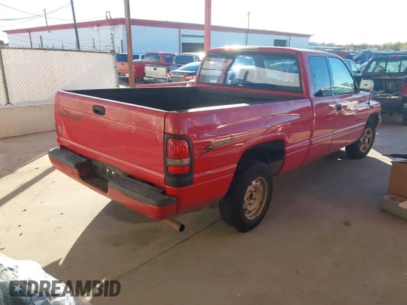 ✅ 1997 Dodge 1500 • VIN: 3B7HC13Y7VG826767 • Lot: 43624189. Wystawiony na IAAI z przebiegiem 255 118 mil. Bezpłatny archiwum sprzedaży aukcyjnych z USA i szczegółowy raport historii pojazdu na DreamBid. Zdjęcie 4.