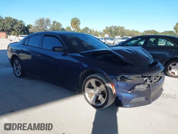 ✅ 2015 Dodge Charger SE • VIN: 2C3CDXBG1FH722333 • Lot: 43682694. Wystawiony na IAAI z przebiegiem 142 601 mil. Bezpłatny archiwum sprzedaży aukcyjnych z USA i szczegółowy raport historii pojazdu na DreamBid. Zdjęcie 1.