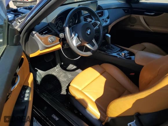 ✅ 2011 BMW Z4 sDrive30i • VIN: WBALM5C50BE380563 • Lot: 68116425. Listed on Copart with 25,445 mi. Free auction sales archive from the USA and detailed vehicle history report at DreamBid. Image 8.