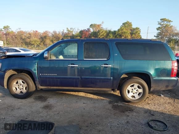 ✅ 2007 Chevrolet Suburban LT • VIN: 3GNFC16077G230369 • Lot: 41476661. Listed on IAAI with 229,676 mi. Free auction sales archive from the USA and detailed vehicle history report at DreamBid. Image 14.