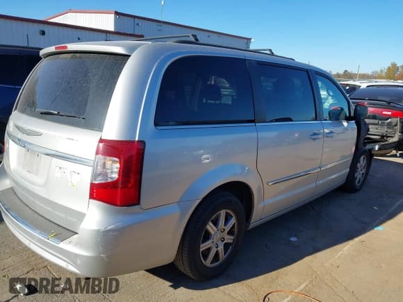 ✅ 2012 Chrysler Town & Country Touring L • VIN: 2C4RC1CG2CR150599 • Лот: 43664116. Опубликован ранее на IAAI с пробегом 219 526 миль. Бесплатный доступ к архиву аукционных продаж из США и подробный отчёт об истории автомобиля на DreamBid. Изображение 4.