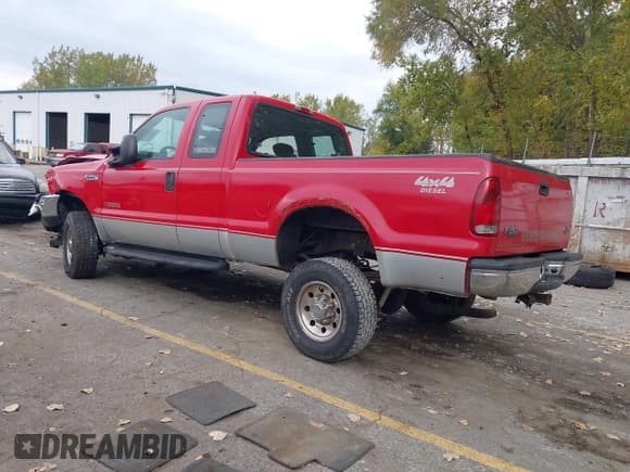 ✅ 2002 Ford F-250 XL • VIN: 1FTNX21F62EC40515 • Lot: 43483289. Wystawiony na IAAI z przebiegiem 213 619 mil. Bezpłatny archiwum sprzedaży aukcyjnych z USA i szczegółowy raport historii pojazdu na DreamBid. Zdjęcie 3.