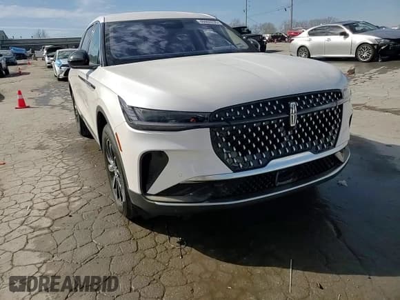 ✅ 2025 Lincoln Nautilus Premiere • VIN: 5LMPJ8JA4SJ890185 • Lot: 46069235. Listed on Copart with 1,760 mi. Free auction sales archive from the USA and detailed vehicle history report at DreamBid. Image 15.