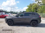 ✅ 2022 Jeep Cherokee X • VIN: 1C4PJMCX7ND556012 • Lot: 43735254. Wystawiony na IAAI z przebiegiem 78 066 mil. Bezpłatny archiwum sprzedaży aukcyjnych z USA i szczegółowy raport historii pojazdu na DreamBid. Zdjęcie 14.