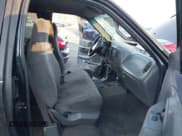 ✅ 1999 Ford F-150 • VIN: 1FTRX18W5XNA56112 • Lot: 43812267. Wystawiony na IAAI z przebiegiem Nie podano. Bezpłatny archiwum sprzedaży aukcyjnych z USA i szczegółowy raport historii pojazdu na DreamBid. Zdjęcie 5.