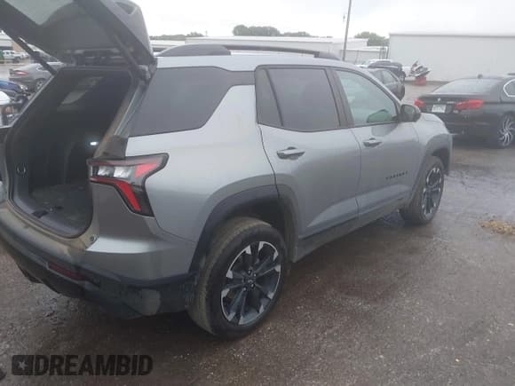 ✅ 2025 Chevrolet Equinox FWD RS • VIN: 3GNAXLEG1SL173319 • Lot: 43038770. Wystawiony na IAAI z przebiegiem 15 146 mil. Bezpłatny archiwum sprzedaży aukcyjnych z USA i szczegółowy raport historii pojazdu na DreamBid. Zdjęcie 4.