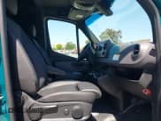 ✅ 2024 Mercedes-Benz Sprinter • VIN: W1Y4NBHY5RT184920 • Lot: 42349534. Wystawiony na IAAI z przebiegiem 5 382 mil. Bezpłatny archiwum sprzedaży aukcyjnych z USA i szczegółowy raport historii pojazdu na DreamBid. Zdjęcie 5.