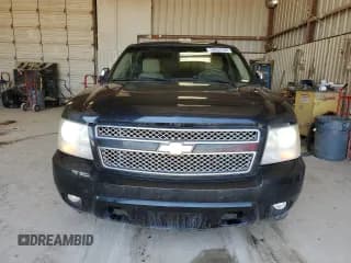 ✅ 2010 Chevrolet Suburban LTZ • VIN: 1GNUCKE09AR146804 • Lot: 56639764. Wystawiony na Copart z przebiegiem 210 705 mil. Bezpłatny archiwum sprzedaży aukcyjnych z USA i szczegółowy raport historii pojazdu na DreamBid. Zdjęcie 5.