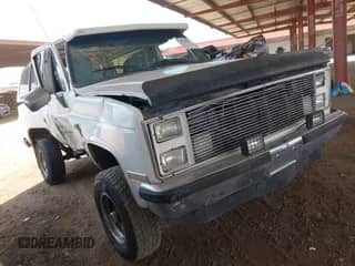 1988 Chevrolet Blazer z VIN 1GNEV18K2JF164620, wystawiony jako IAAI lot #42750628 z przebiegiem 53 644 mil mil oraz . Historia ofert i sprzedaży dostępna na DreamBid. Obrazek 1.