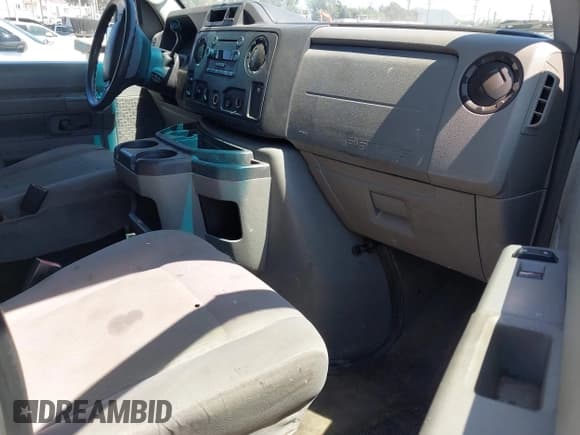 ✅ 2012 Ford Econoline Passenger XL • VIN: 1FBSS3BL3CDB17262 • Lot: 42311561. Wystawiony na IAAI z przebiegiem 165 736 mil. Bezpłatny archiwum sprzedaży aukcyjnych z USA i szczegółowy raport historii pojazdu na DreamBid. Zdjęcie 5.