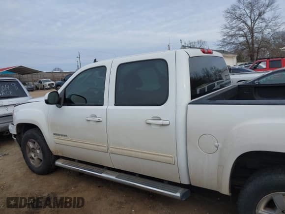 ✅ 2010 GMC Sierra 1500 SLT • VIN: 3GTRCWE00AG287606 • Lot: 41406243. Listed on IAAI with 218,866 mi. Free auction sales archive from the USA and detailed vehicle history report at DreamBid. Image 15.