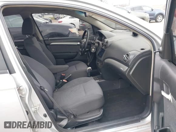 ✅ 2011 Chevrolet Aveo 1LT • VIN: KL1TD5DE8BB131406 • Lot: 41843140. Wystawiony na IAAI z przebiegiem 74 012 mil. Bezpłatny archiwum sprzedaży aukcyjnych z USA i szczegółowy raport historii pojazdu na DreamBid. Zdjęcie 5.