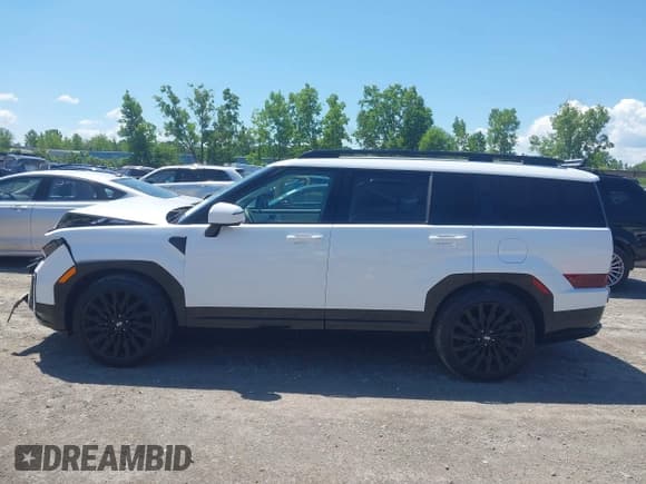 ✅ 2024 Hyundai Santa Fe Calligraphy • VIN: 5NMP5DGL9RH049847 • Lot: 42649029. Listed on IAAI with 15,811 mi. Free auction sales archive from the USA and detailed vehicle history report at DreamBid. Image 15.