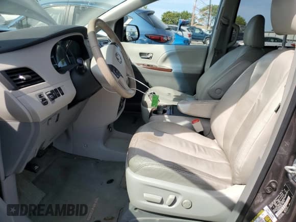 ✅ 2014 Toyota Sienna Limited • VIN: 5TDDK3DC0ES088229 • Lot: 71586405. Listed on Copart with 152,732 mi. Free auction sales archive from the USA and detailed vehicle history report at DreamBid. Image 7.