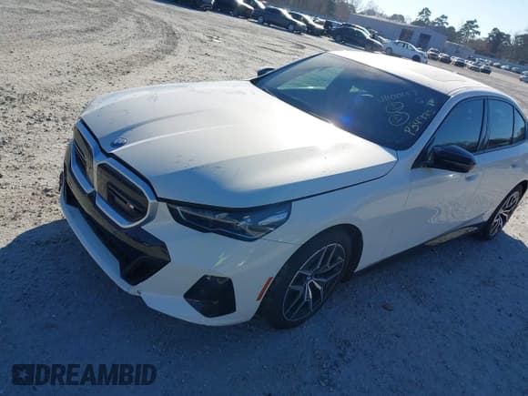 ✅ 2024 BMW i5 M60 • VIN: WBY43FK01RCP34925 • Lot: 41100557. Listed on IAAI with 27,814 mi. Free auction sales archive from the USA and detailed vehicle history report at DreamBid. Image 2.