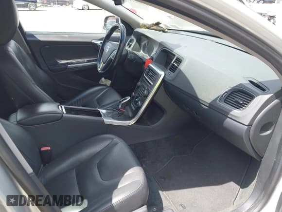 ✅ 2015 Volvo V60 T5 Premier • VIN: YV1612SB2F1188454 • Лот: 42176688. Опубликован ранее на IAAI с пробегом 114 523 миль. Бесплатный доступ к архиву аукционных продаж из США и подробный отчёт об истории автомобиля на DreamBid. Изображение 5.