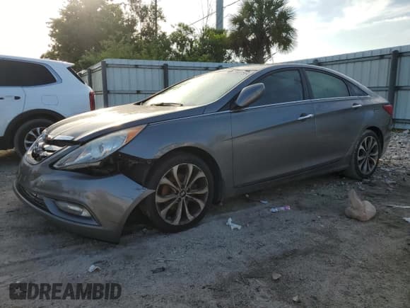 ✅ 2013 Hyundai Sonata SE • VIN: 5NPEC4AB0DH737762 • Lot: 71977564. Listed on Copart with 79,616 mi. Free auction sales archive from the USA and detailed vehicle history report at DreamBid. Image 1.