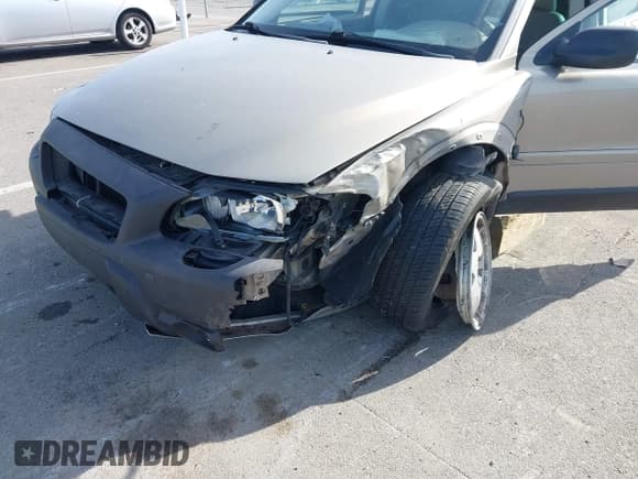 ✅ 2004 Volvo V70 XC Cross Country • VIN: YV1SZ59H241140095 • Lot: 43687381. Listed on IAAI with 182,258 mi. Free auction sales archive from the USA and detailed vehicle history report at DreamBid. Image 17.