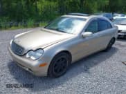 ✅ 2003 Mercedes-Benz C 240 • VIN: WDBRF61J43E014165 • Lot: 42623495. Wystawiony na IAAI z przebiegiem Nie podano. Bezpłatny archiwum sprzedaży aukcyjnych z USA i szczegółowy raport historii pojazdu na DreamBid. Zdjęcie 17.