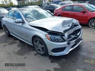 ✅ 2016 Mercedes-Benz C 300 Luxury • VIN: 55SWF4KB3GU137751 • Lot: 43446968. Wystawiony na IAAI z przebiegiem 127 920 mil. Bezpłatny archiwum sprzedaży aukcyjnych z USA i szczegółowy raport historii pojazdu na DreamBid. Zdjęcie 1.