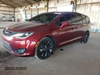 ✅ 2020 Chrysler Pacifica Touring • VIN: 2C4RC1FG3LR100614 • Lot: 82746845. Listed on Copart with 96,227 mi. Free auction sales archive from the USA and detailed vehicle history report at DreamBid. Image 1.