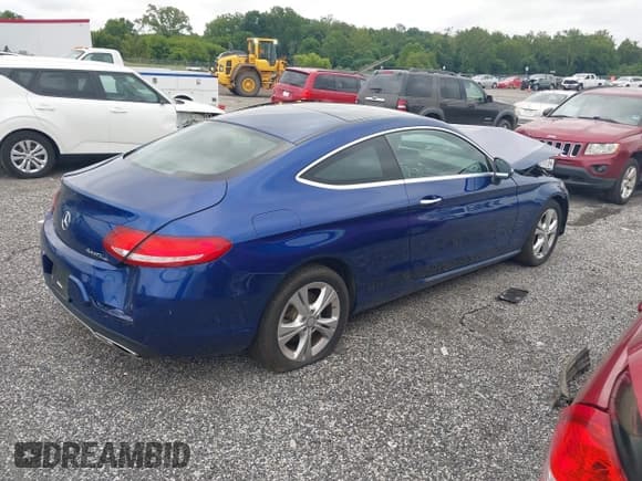 ✅ 2017 Mercedes-Benz C 300 • VIN: WDDWJ4KB1HF337238 • Lot: 42835904. Listed on IAAI with 103,527 mi. Free auction sales archive from the USA and detailed vehicle history report at DreamBid. Image 4.