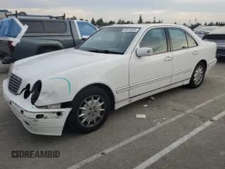 ✅ 2000 Mercedes-Benz E 320 • VIN: WDBJF65J3YB055760 • Лот: 85413395. Опубликован ранее на Copart с пробегом 154 726 миль. Бесплатный доступ к архиву аукционных продаж из США и подробный отчёт об истории автомобиля на DreamBid. Изображение 1.