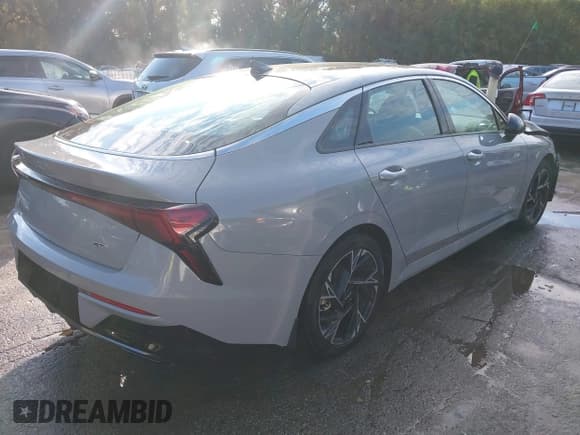 ✅ 2025 Kia K5 GT-Line • VIN: KNAG64J79S5297028 • Lot: 43449999. Wystawiony na IAAI z przebiegiem 24 566 mil. Bezpłatny archiwum sprzedaży aukcyjnych z USA i szczegółowy raport historii pojazdu na DreamBid. Zdjęcie 4.