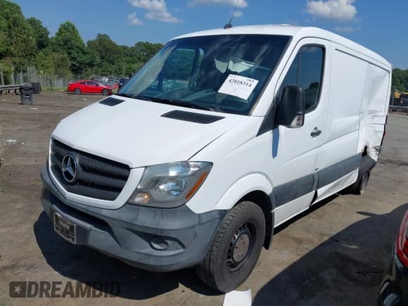 ✅ 2016 Mercedes-Benz Sprinter Cargo • VIN: WD3PE7DD2GP289514 • Lot: 42818314. Wystawiony na IAAI z przebiegiem 204 833 mil. Bezpłatny archiwum sprzedaży aukcyjnych z USA i szczegółowy raport historii pojazdu na DreamBid. Zdjęcie 2.