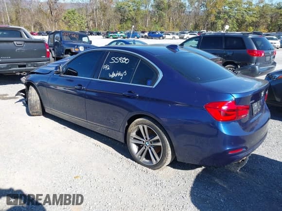 ✅ 2017 BMW 3 Series 330i xDrive • VIN: WBA8D9C33HA005858 • Lot: 43509690. Listed on IAAI with 144,289 mi. Free auction sales archive from the USA and detailed vehicle history report at DreamBid. Image 3.