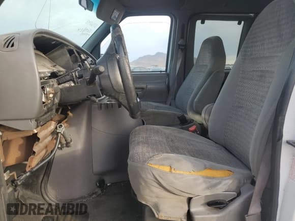 ✅ 2000 Ford Econoline Passenger XL • VIN: 1FBSS31L5YHA09064 • Lot: 84828844. Listed on Copart with 257,973 mi. Free auction sales archive from the USA and detailed vehicle history report at DreamBid. Image 7.