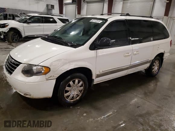 ✅ 2006 Chrysler Town & Country Touring • VIN: 2A4GP54L46R623271 • Lot: 92112815. Listed on Copart with 178,617 mi. Free auction sales archive from the USA and detailed vehicle history report at DreamBid. Image 1.