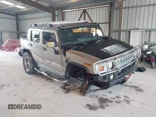 ✅ 2005 Hummer H2 SUT • VIN: 5GRGN22U55H104289 • Lot: 42752456. Wystawiony na IAAI z przebiegiem 137 846 mil. Bezpłatny archiwum sprzedaży aukcyjnych z USA i szczegółowy raport historii pojazdu na DreamBid. Zdjęcie 1.
