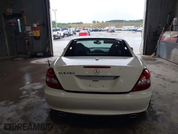 ✅ 2008 Mercedes-Benz SLK 280 • VIN: WDBWK54F88F189777 • Lot: 39897065. Listed on IAAI with 33,648 mi. Free auction sales archive from the USA and detailed vehicle history report at DreamBid. Image 16.