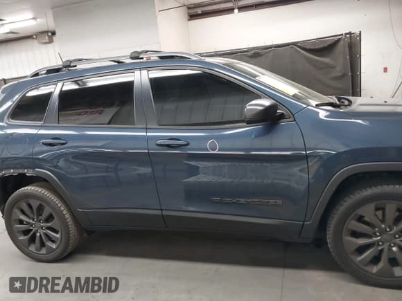 ✅ 2021 Jeep Cherokee Latitude Lux • VIN: 1C4PJLMX4MD235343 • Lot: 42517860. Wystawiony na IAAI z przebiegiem 37 585 mil. Bezpłatny archiwum sprzedaży aukcyjnych z USA i szczegółowy raport historii pojazdu na DreamBid. Zdjęcie 14.