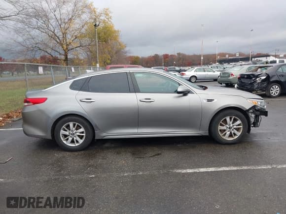✅ 2017 Kia Optima LX • VIN: 5XXGT4L31HG150230 • Lot: 43649781. Wystawiony na IAAI z przebiegiem 160 304 mil. Bezpłatny archiwum sprzedaży aukcyjnych z USA i szczegółowy raport historii pojazdu na DreamBid. Zdjęcie 13.